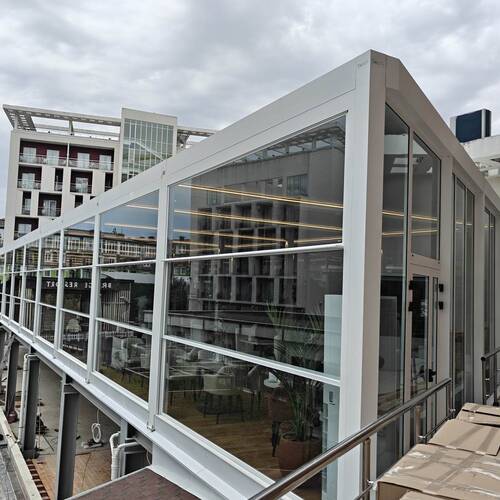 Пергола Decolife B600 PIR + Гильотинное остекление W500, г. Сочи, ФТ Сириус, ГК Bridge Resort